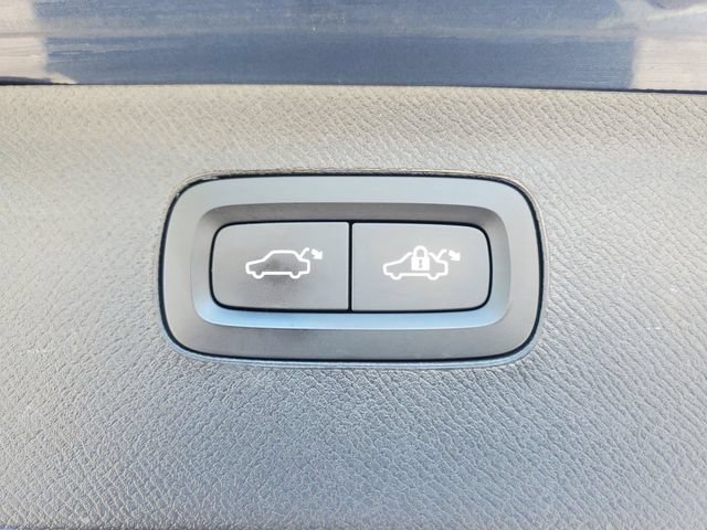 Used 2020 Volvo XC90 T6 Momentum AWD/4WD image 37