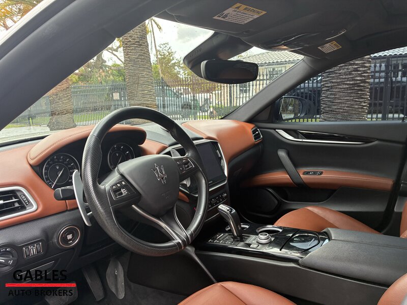 Used 2023 Maserati Ghibli Modena image 15