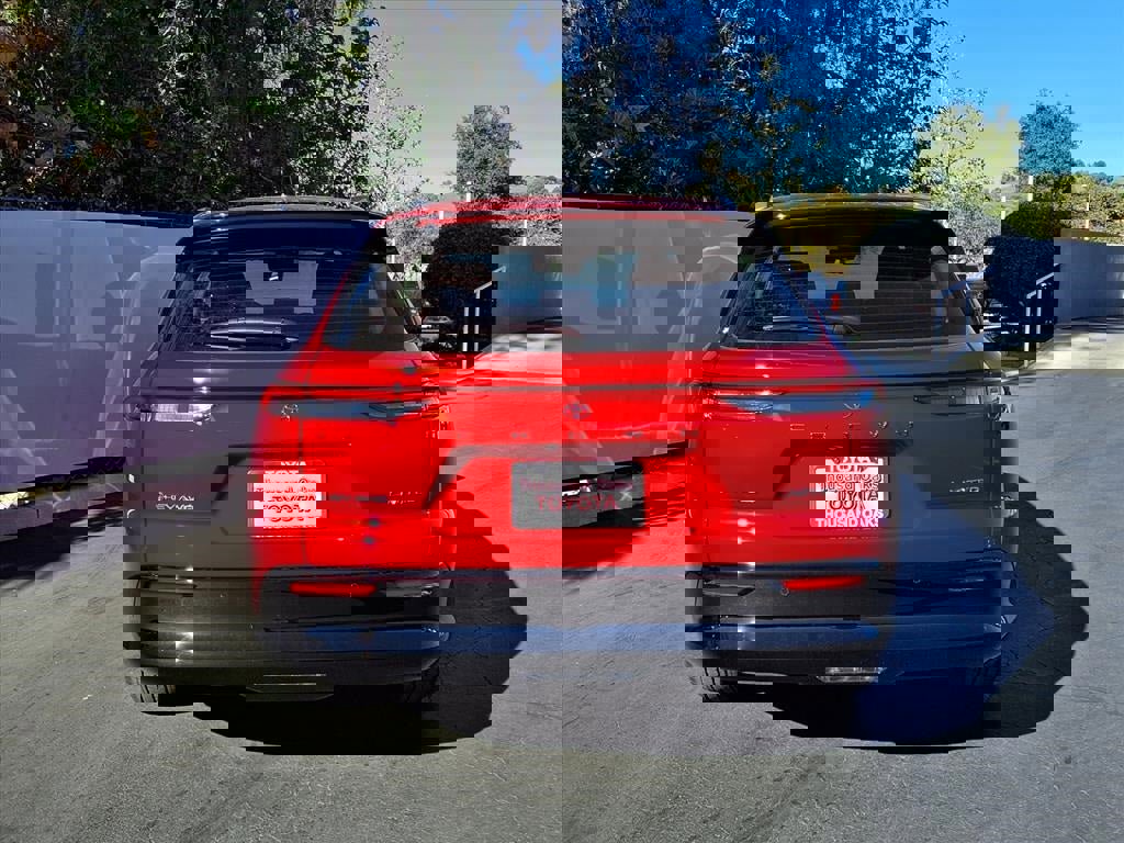 New 2025 Toyota Crown Signia image 6