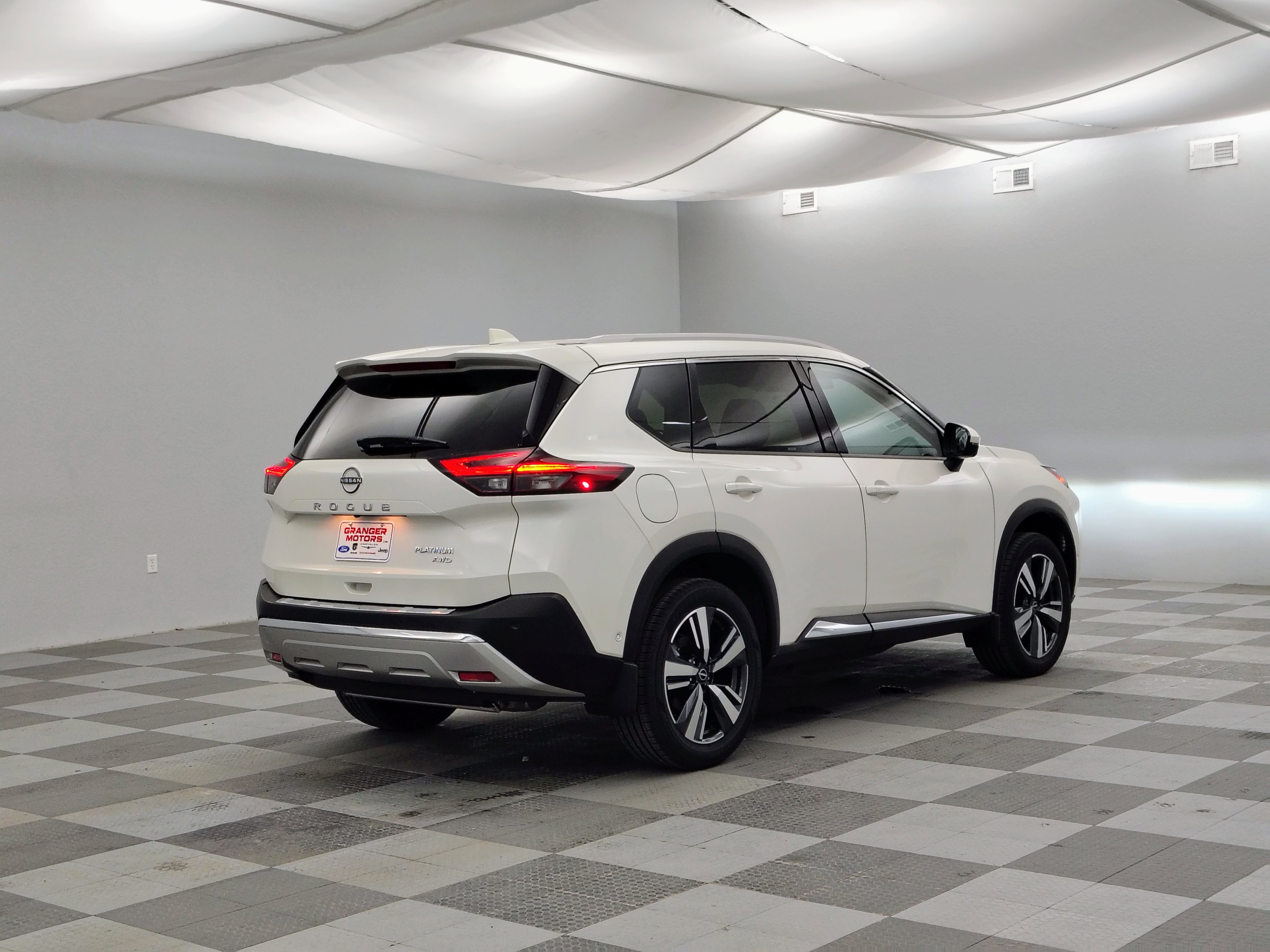 Used 2023 Nissan Rogue Platinum w/ Platinum Premium Package AWD/4WD image 12