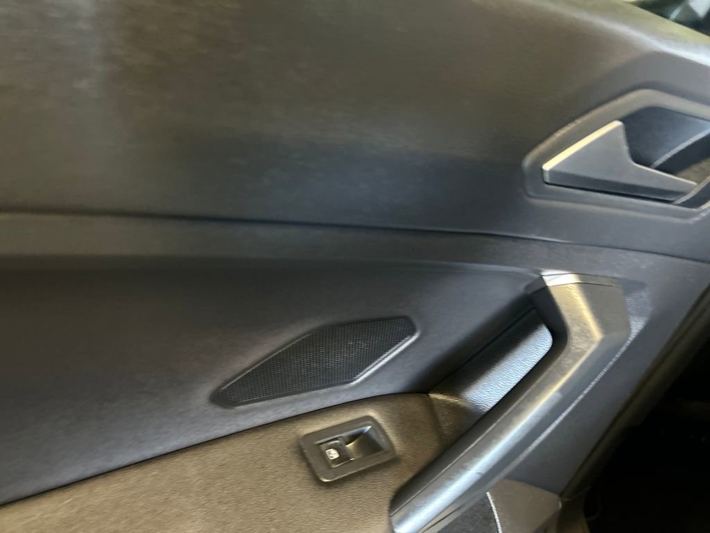 Used 2019 Volkswagen Tiguan SE image 27