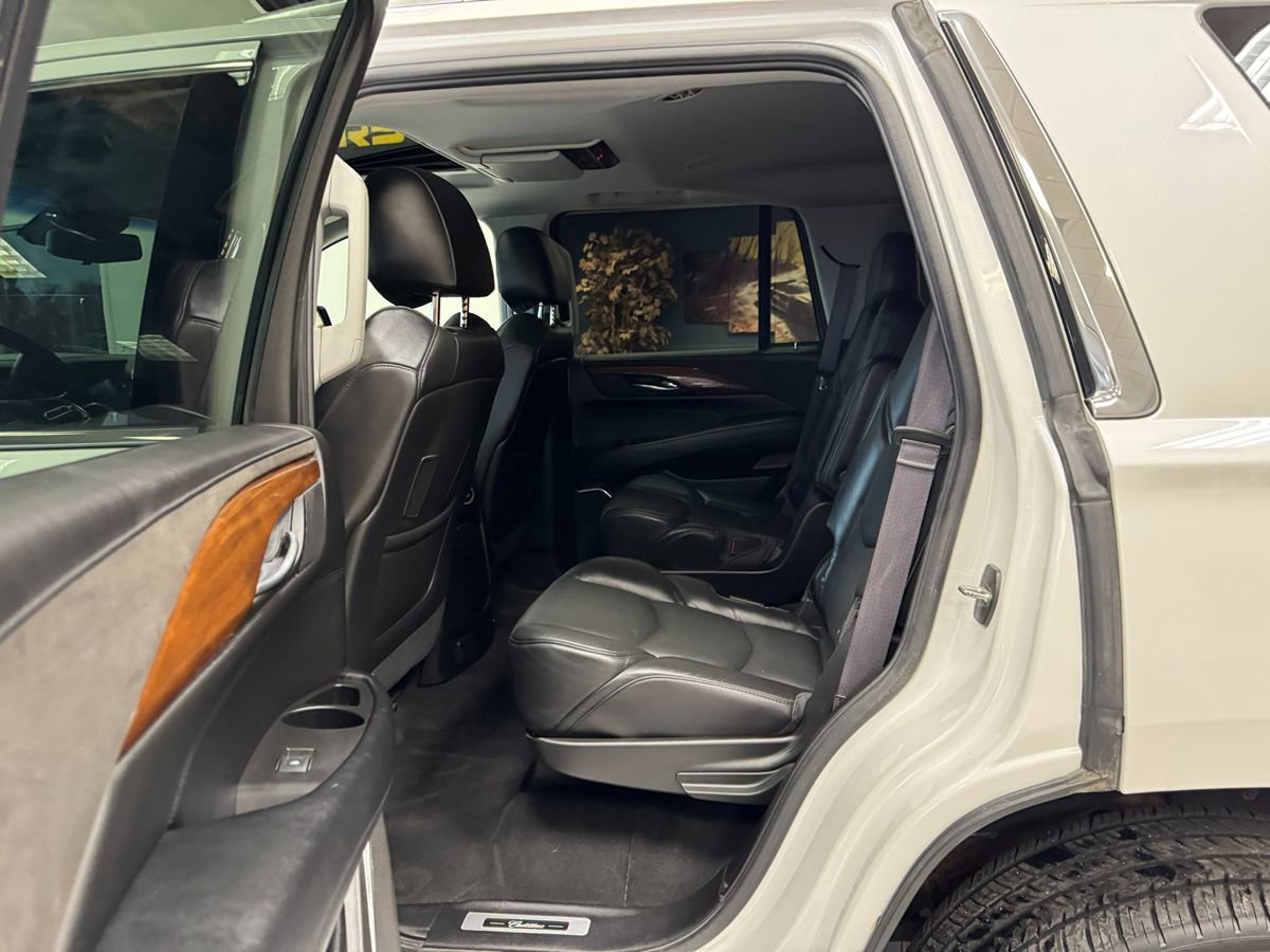 Used 2017 Cadillac Escalade Premium Luxury AWD/4WD image 40