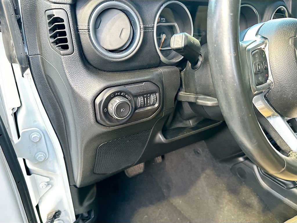 Used 2018 Jeep Wrangler Unlimited Sahara image 14