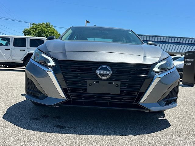 Used 2025 Nissan Altima 2.5 SV FWD image 11
