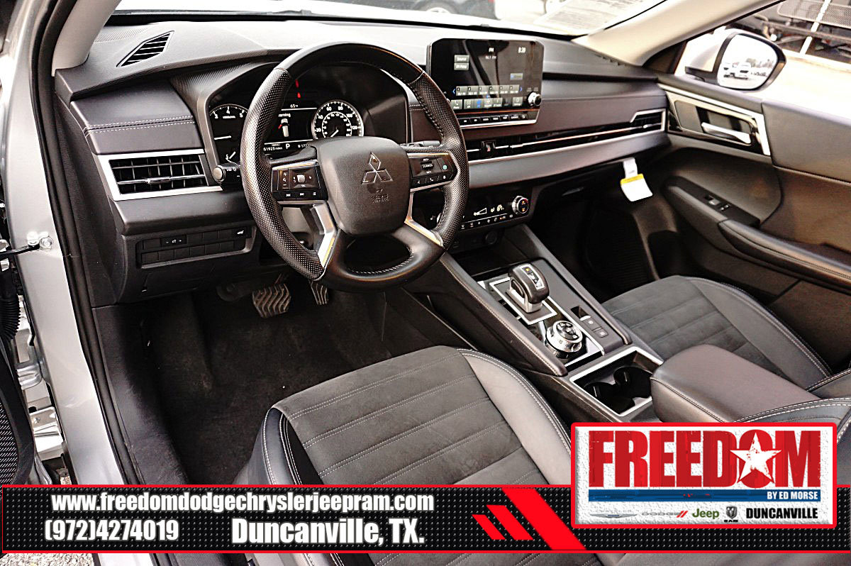 Used 2024 Mitsubishi Outlander SE image 10