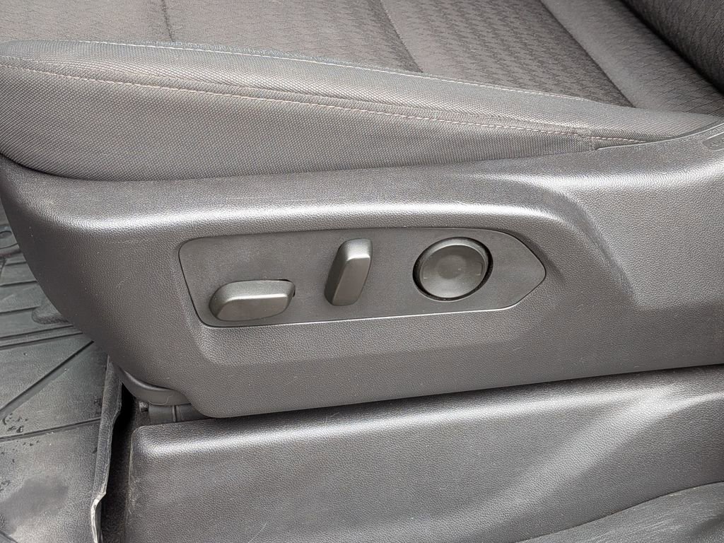 Used 2025 Chevrolet Silverado 1500 Custom image 16