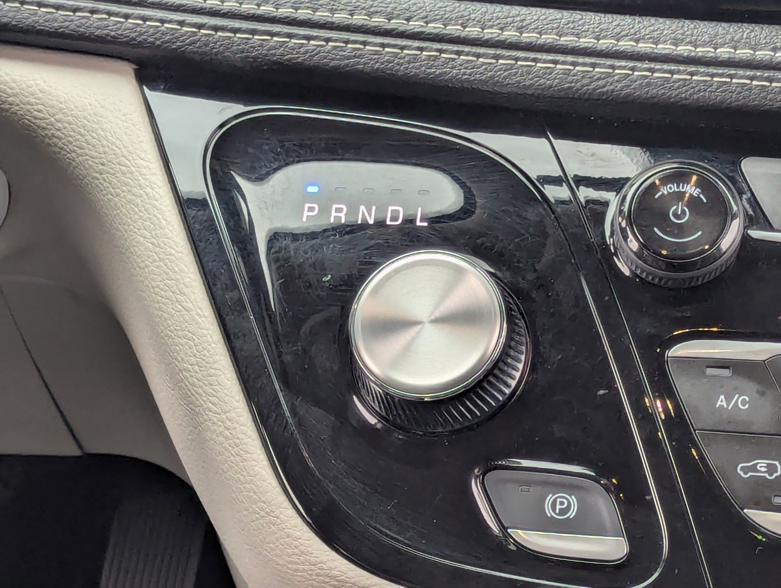 Used 2024 Chrysler Pacifica Select image 21