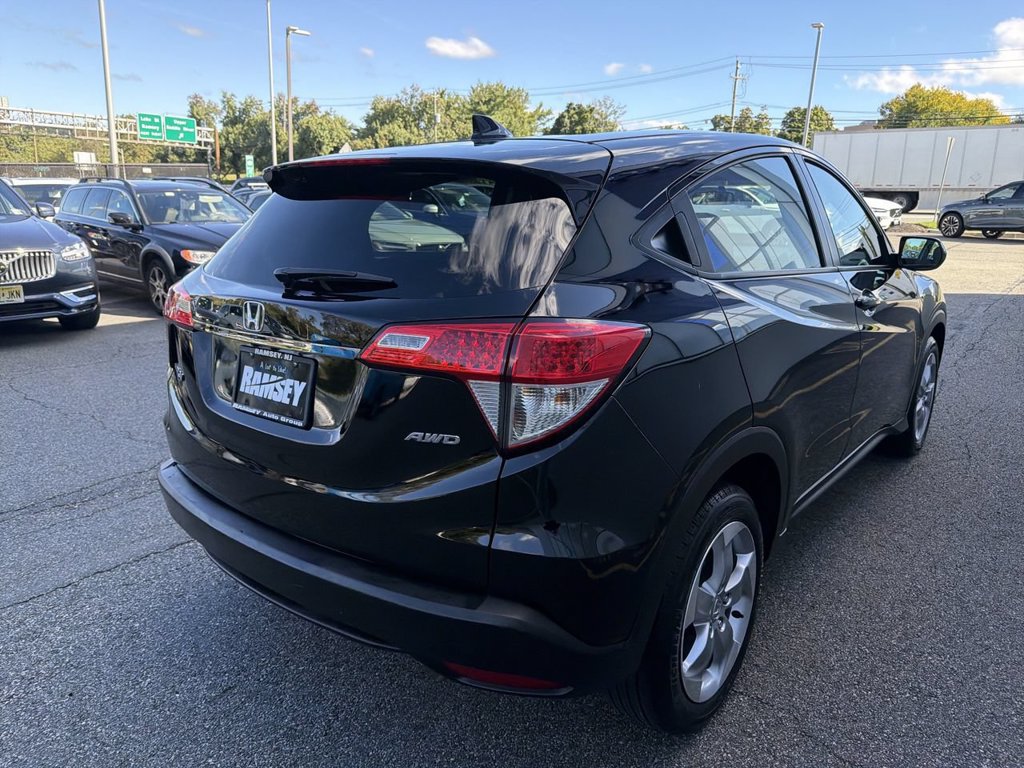 Used 2022 Honda HR-V LX image 8