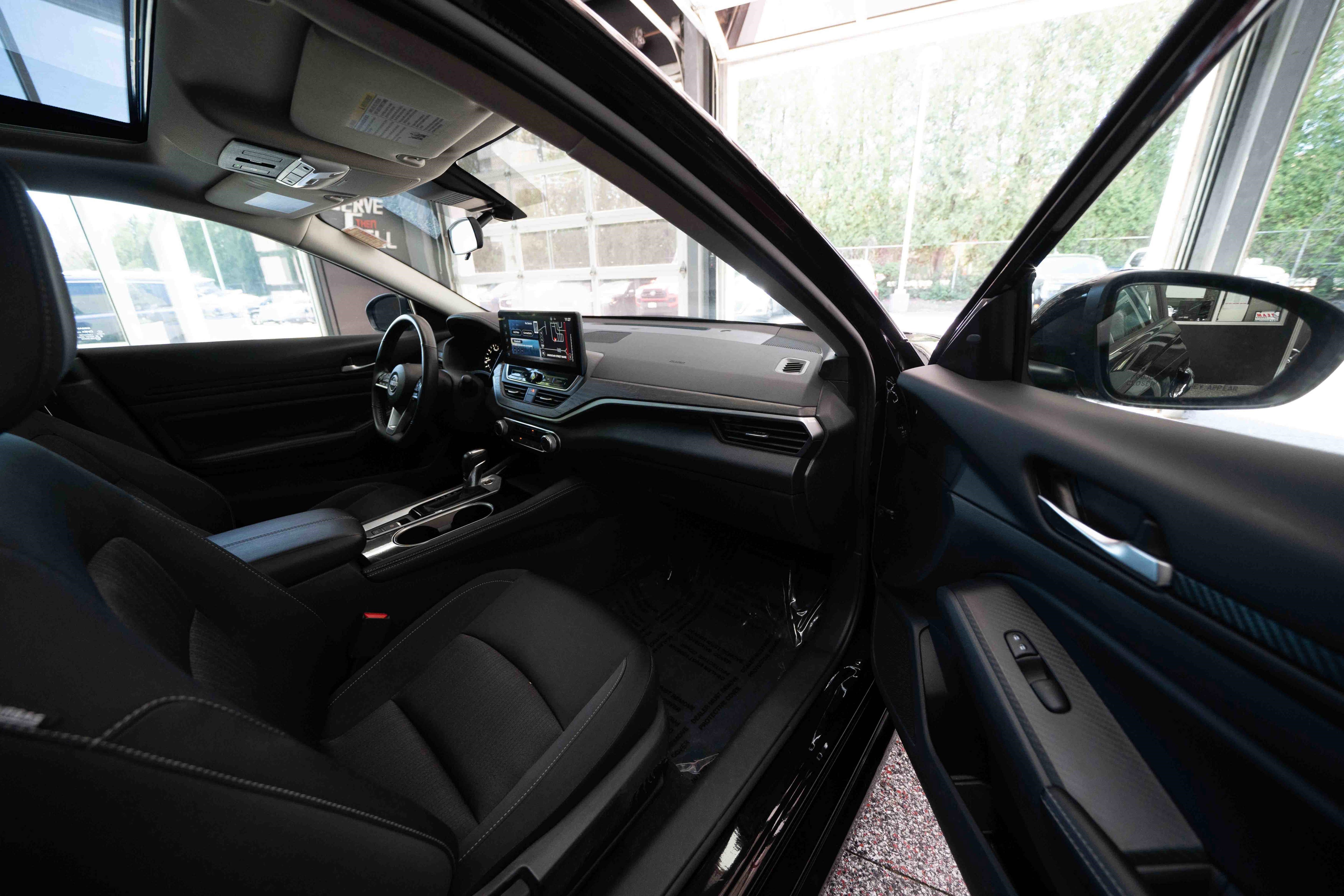 Used 2024 Nissan Altima 2.5 SV w/ SV Premium Package image 25