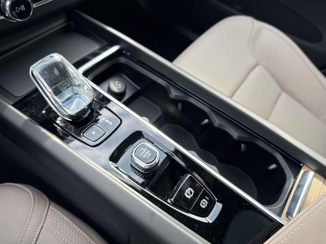 New 2026 Volvo XC60 B5 Plus w/ Protection Package Premier image 28