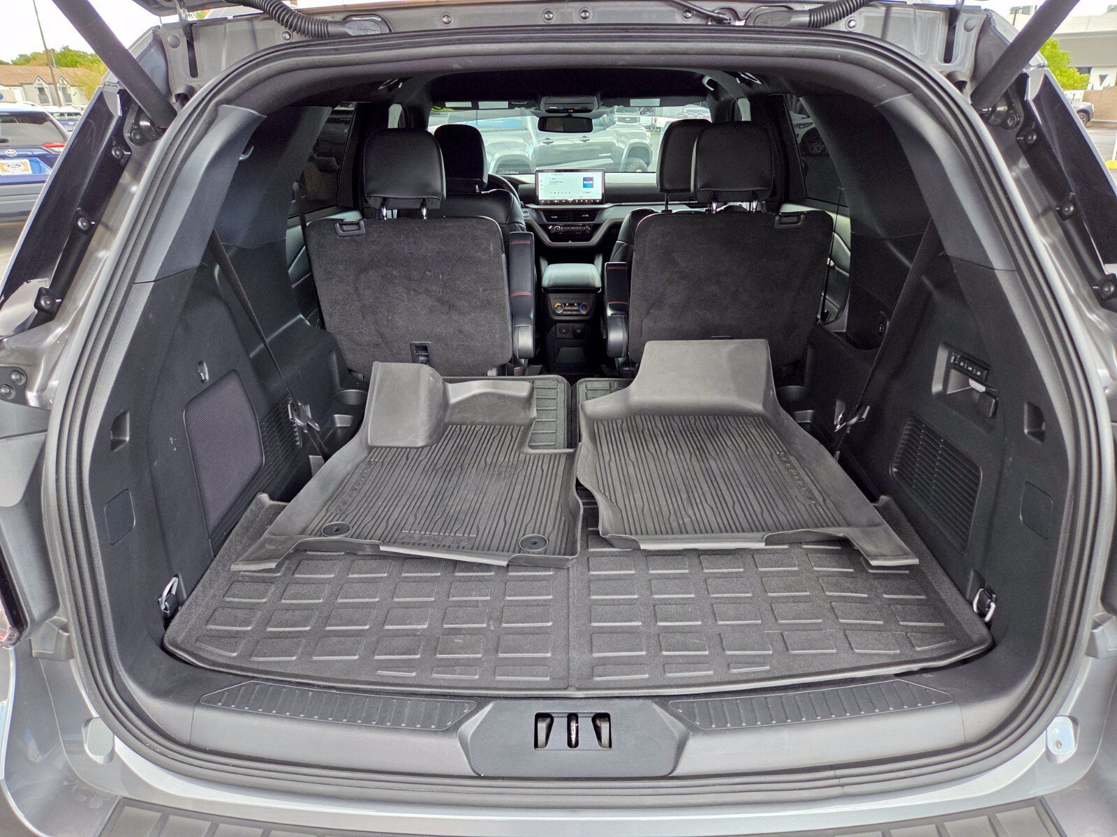 Used 2025 Ford Explorer ST AWD/4WD image 13