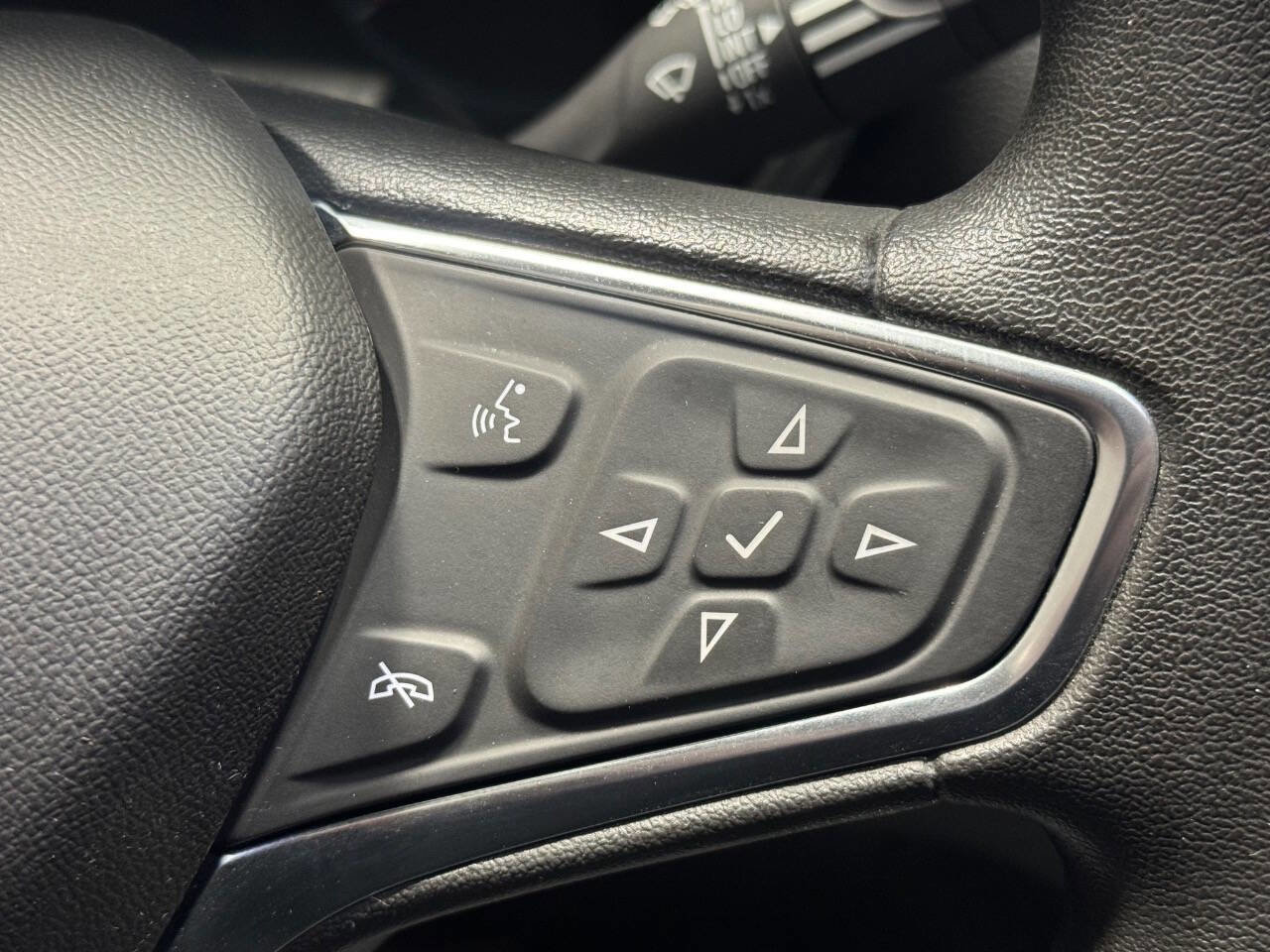 Used 2018 Chevrolet Equinox LT image 19