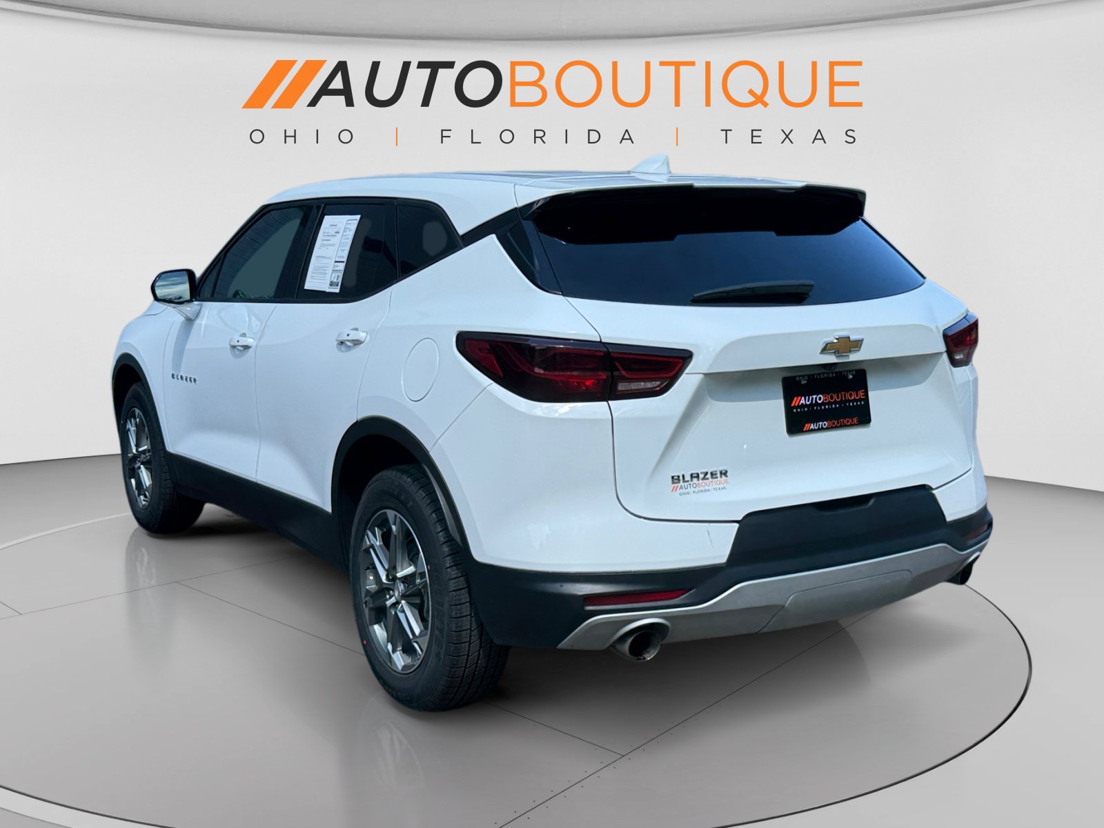 Used 2025 Chevrolet Blazer LT FWD image 3