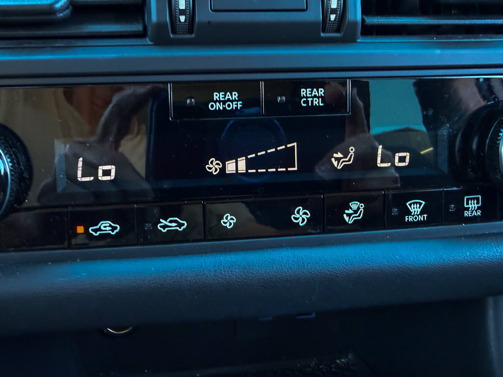 Used 2024 Nissan Pathfinder S AWD/4WD image 11