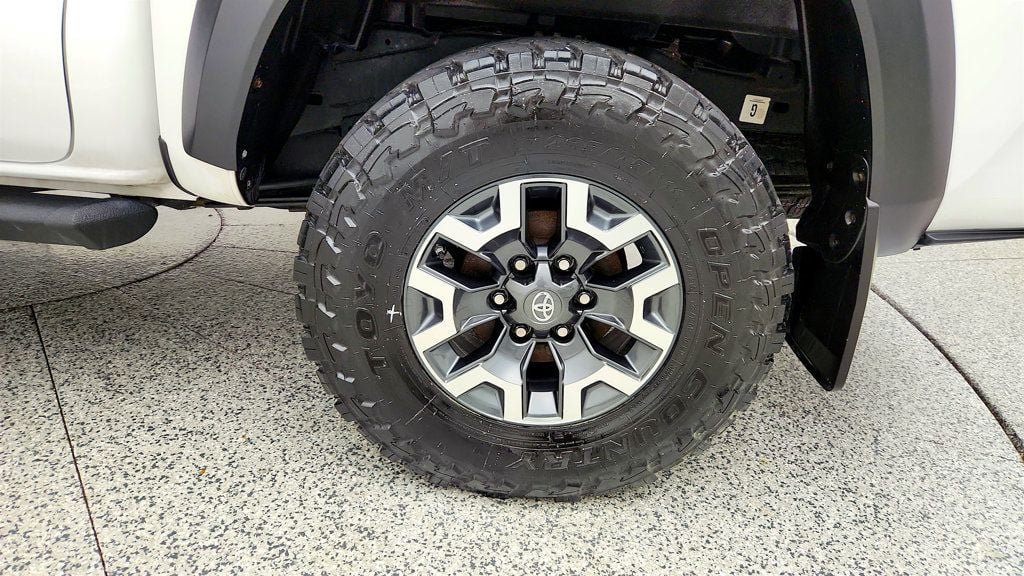 Used 2017 Toyota Tacoma TRD Off-Road w/ Tow Package (A/T) AWD/4WD image 9