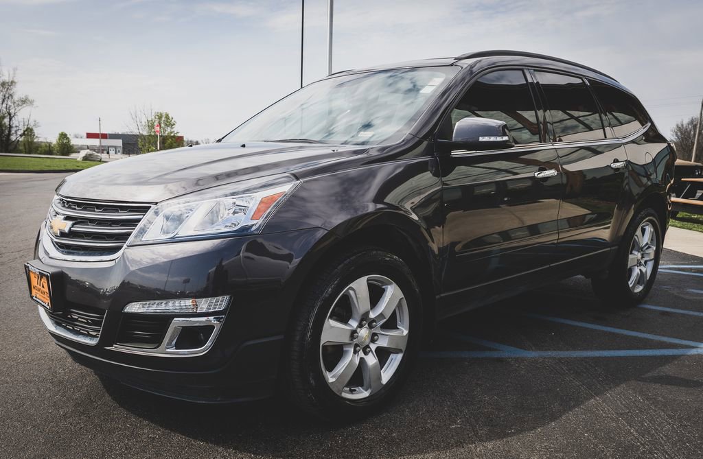 Used 2017 Chevrolet Traverse LT w/ Style and Technology Package image 6