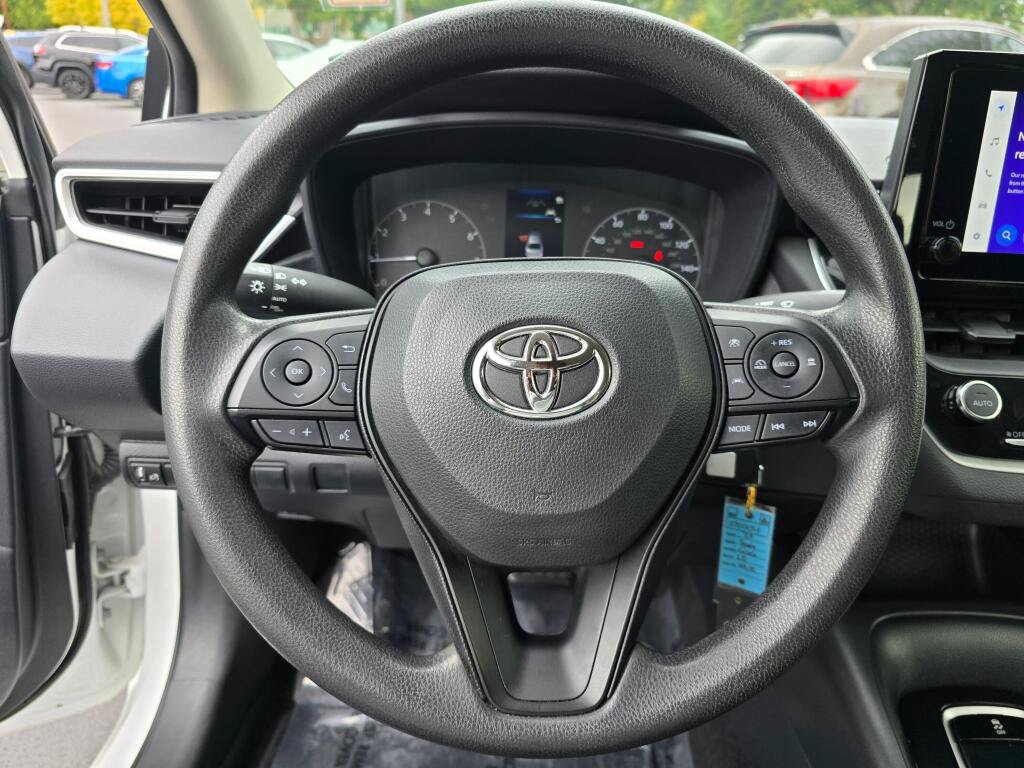 Used 2023 Toyota Corolla LE w/ Carpet Mat Package (TMS) FWD image 18