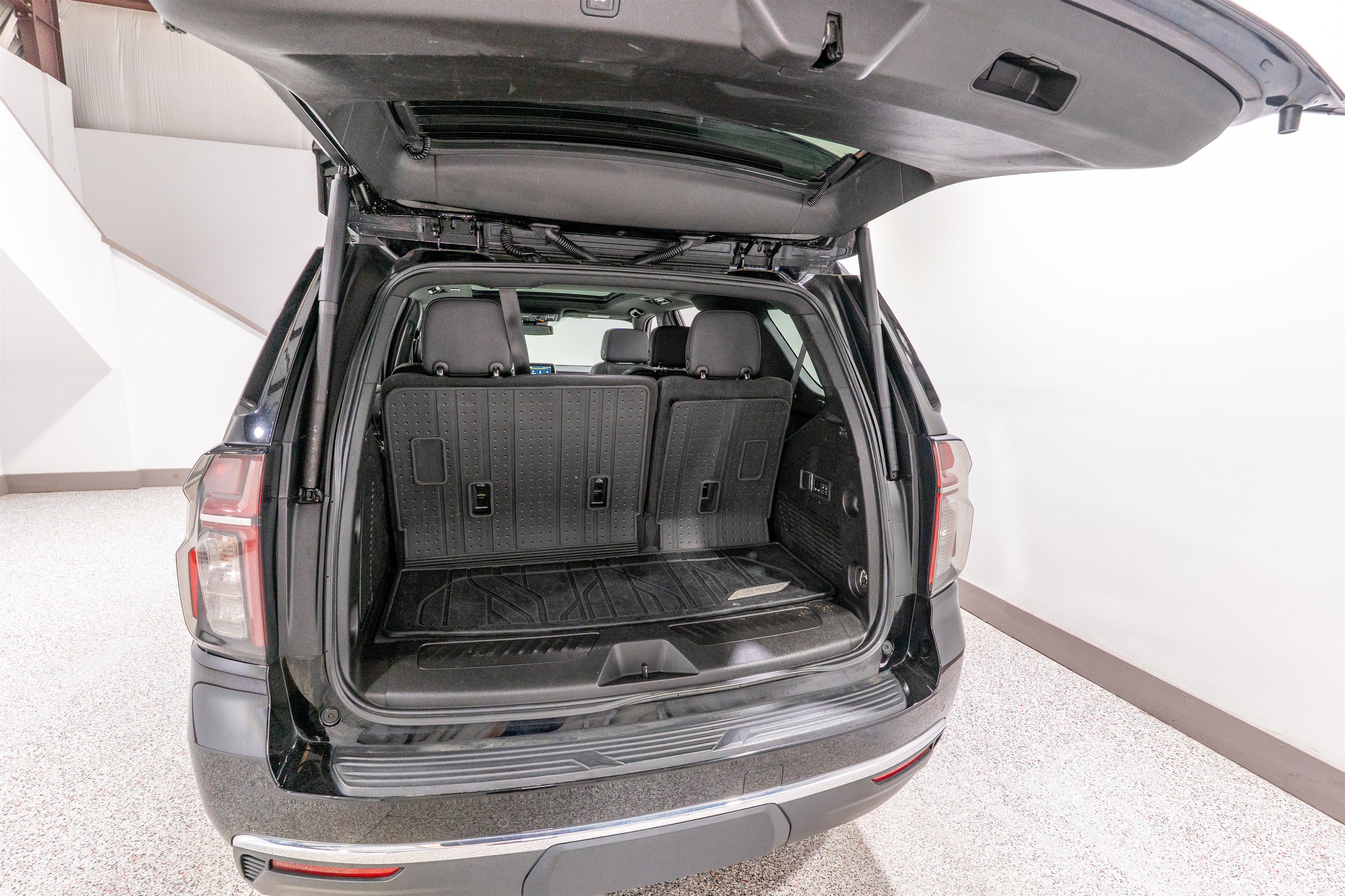 Used 2023 Chevrolet Tahoe LT w/ LT Signature Plus Package RWD image 33