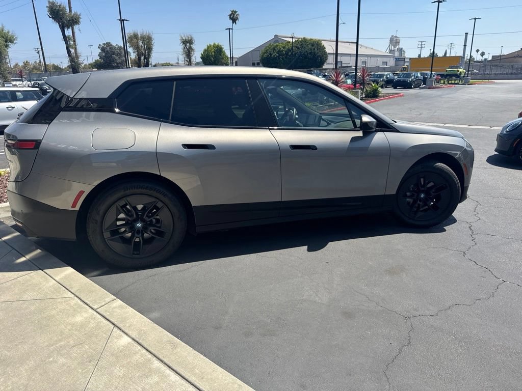 Used 2023 BMW iX xDrive50 AWD/4WD image 8