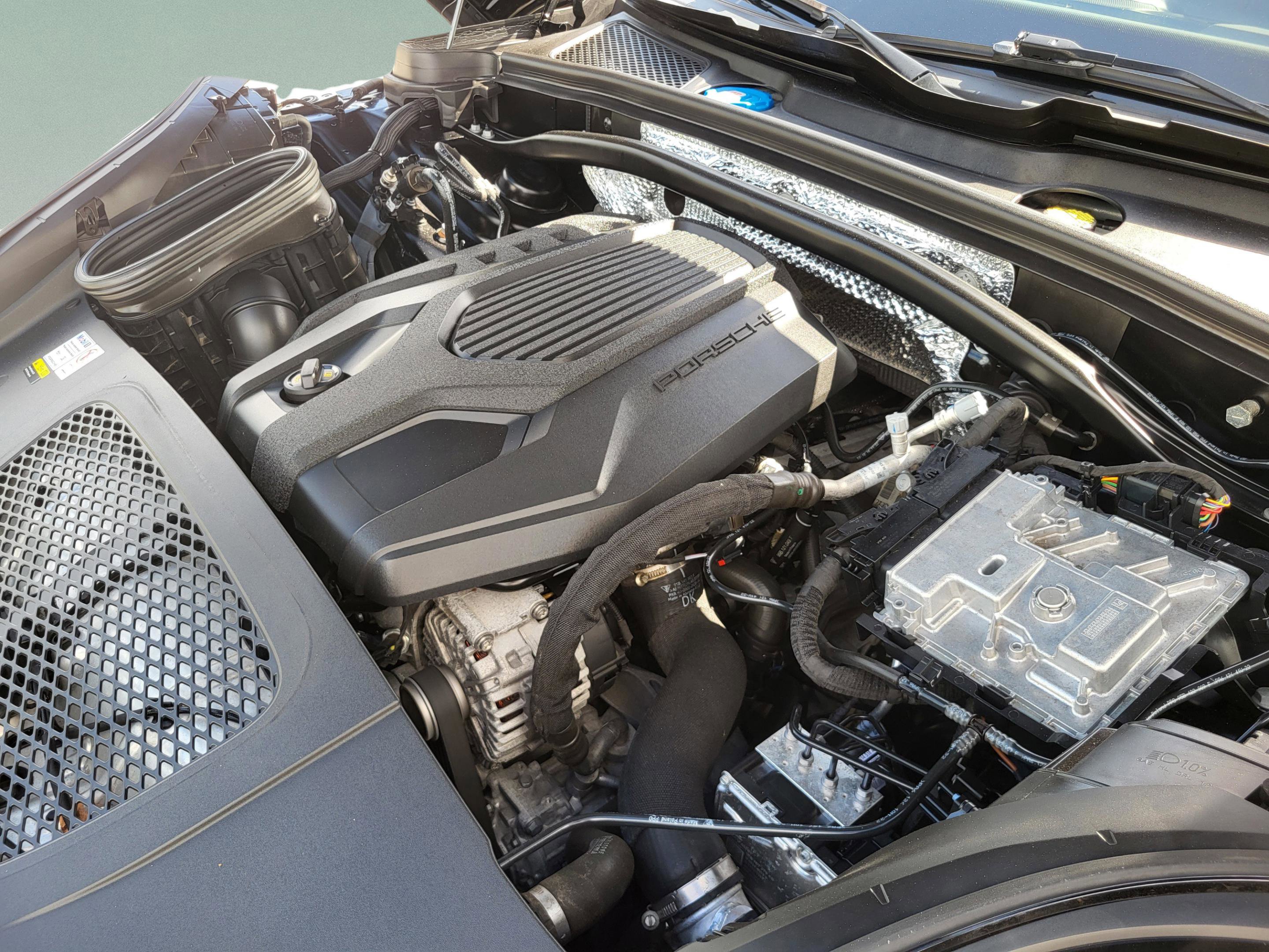 Used 2023 Porsche Macan AWD/4WD image 64