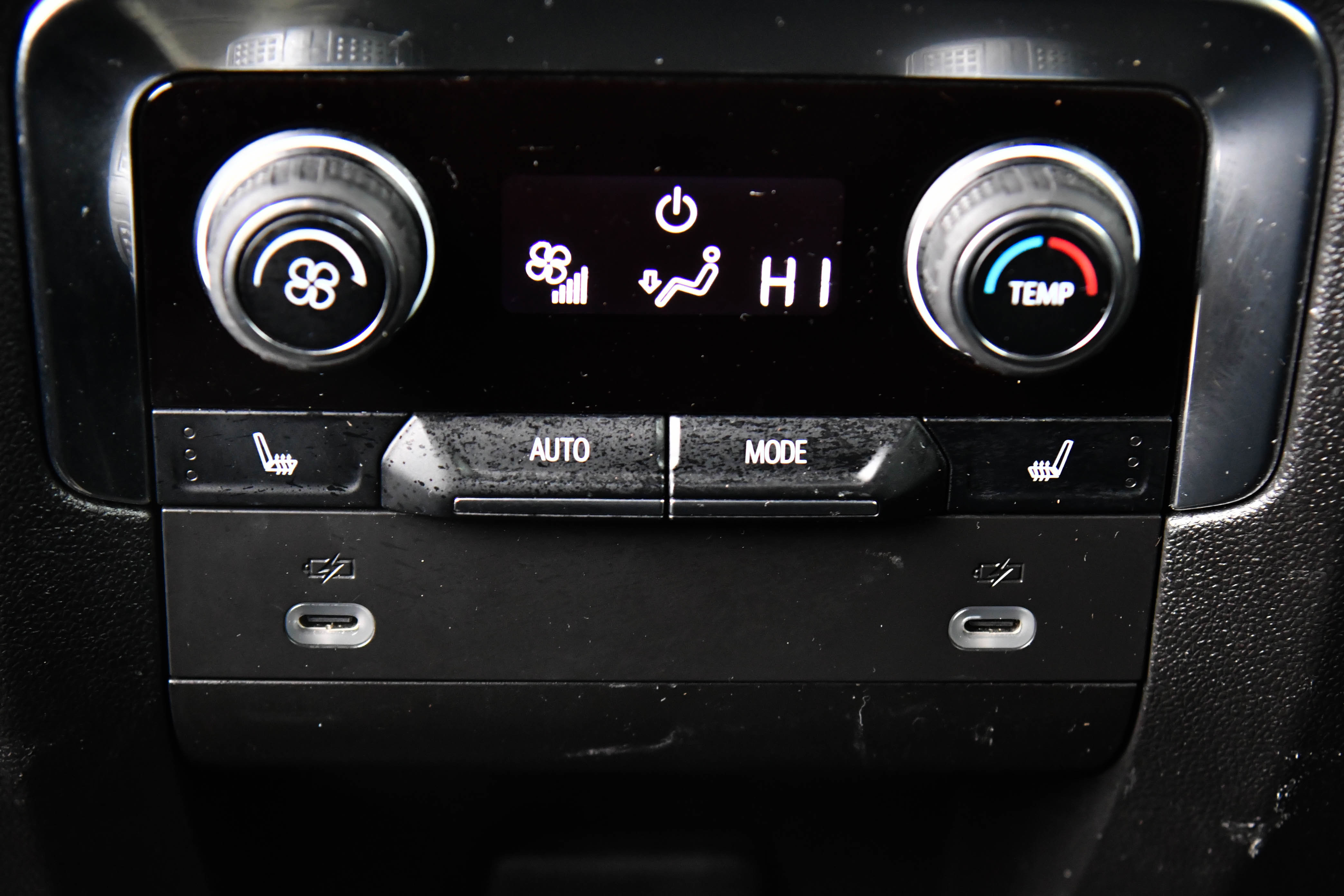 Used 2023 Chevrolet Suburban Premier image 42