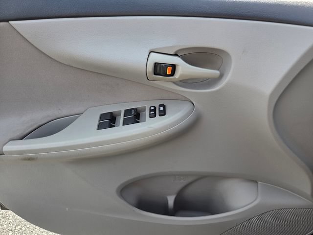 Used 2013 Toyota Corolla L FWD image 22