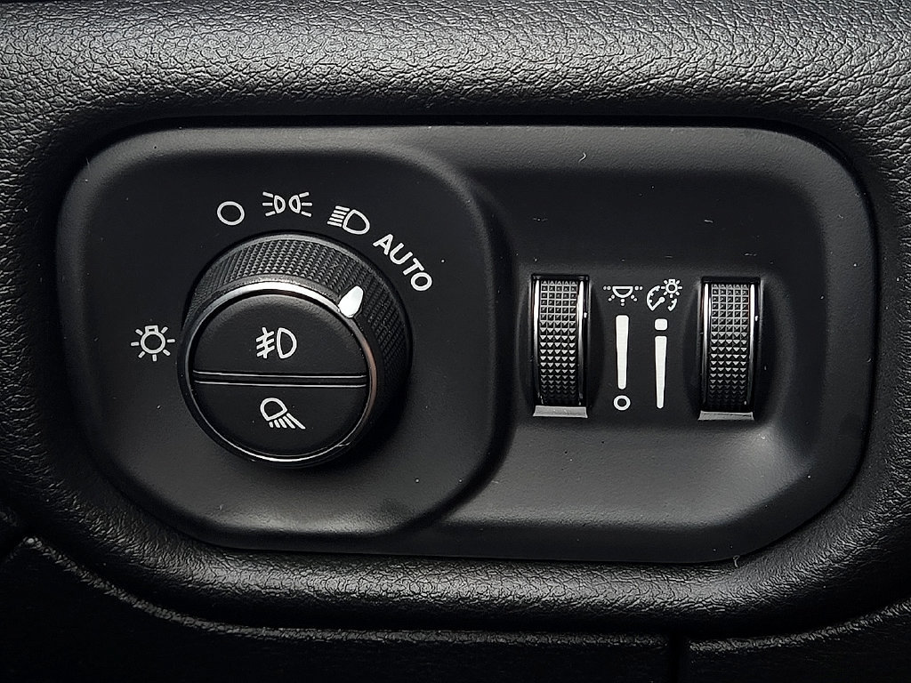 Used 2024 RAM 1500 Laramie AWD/4WD image 17