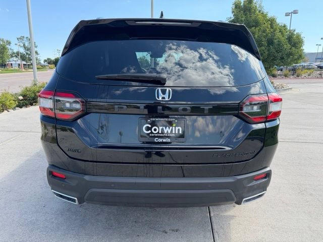 Used 2025 Honda Pilot Black Edition image 8
