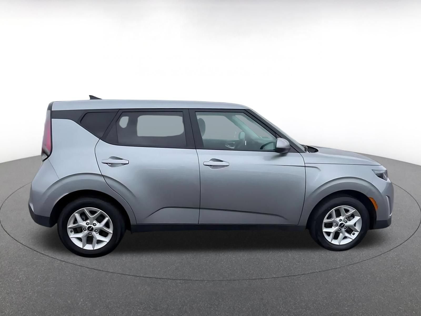Used 2025 Kia Soul LX w/ LX Technology Package FWD image 15