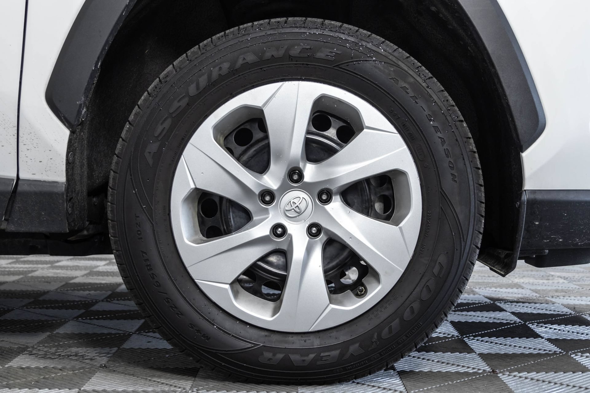 Used 2023 Toyota RAV4 LE AWD/4WD image 37