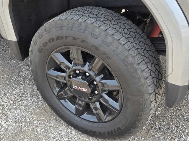 Used 2024 GMC Sierra 2500 AT4 w/ AT4 Preferred Package AWD/4WD image 8