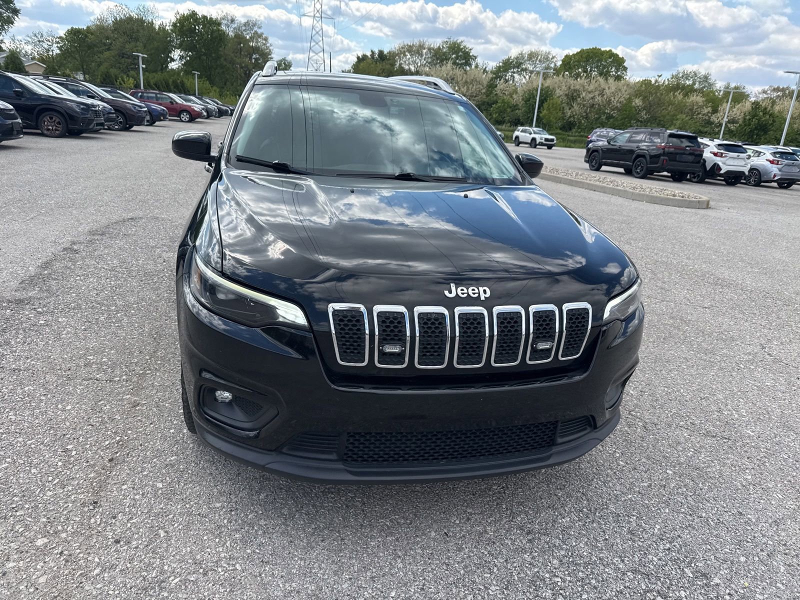 Used 2019 Jeep Cherokee Latitude Plus w/ Comfort/Convenience Group FWD image 4