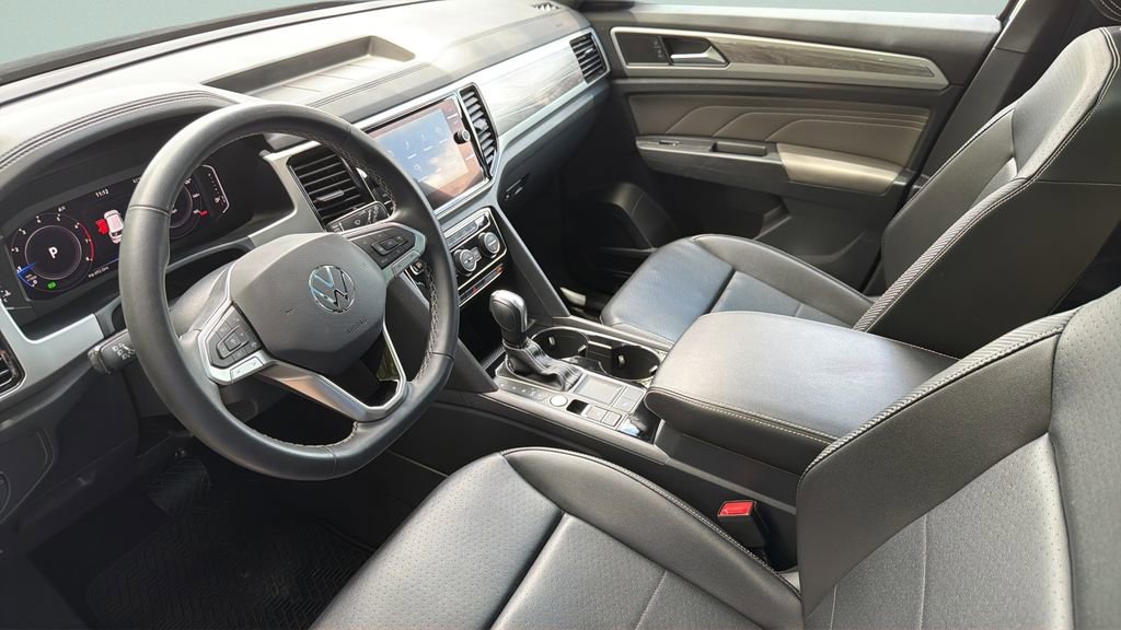 Certified 2022 Volkswagen Atlas Cross Sport SE w/ Panoramic Sunroof Package FWD image 32