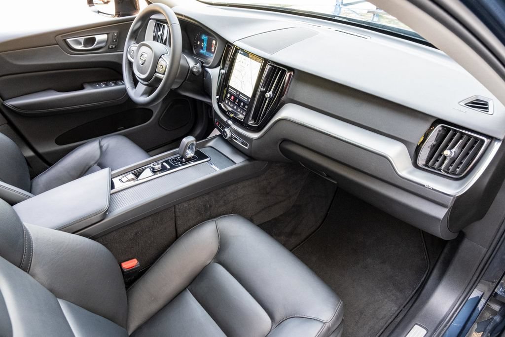 Used 2024 Volvo XC60 B5 Core w/ Climate Package AWD/4WD image 25