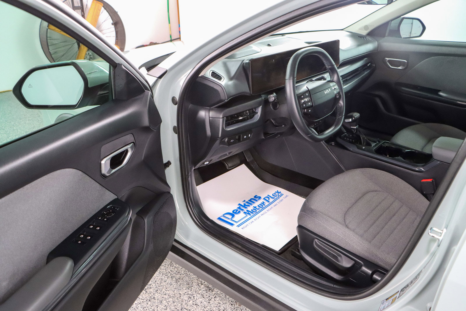 Used 2025 Kia K4 EX FWD image 3