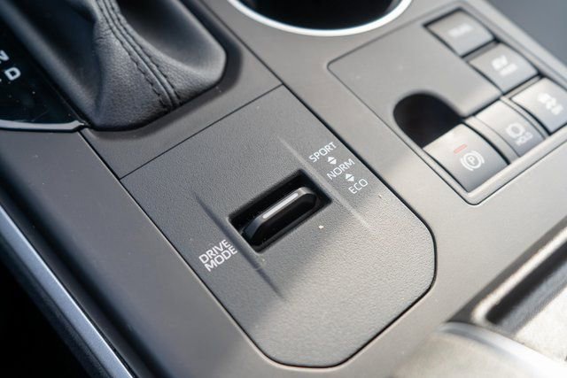 Used 2024 Toyota Highlander XLE image 39