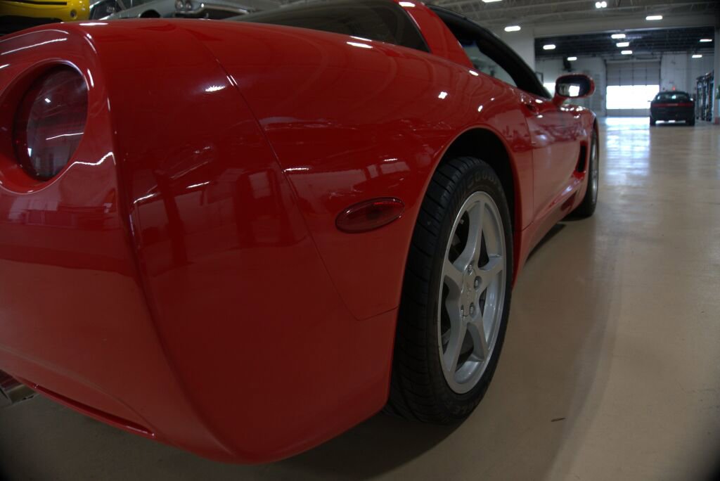 Used 2000 Chevrolet Corvette Coupe w/ Roof Pkg RWD image 21