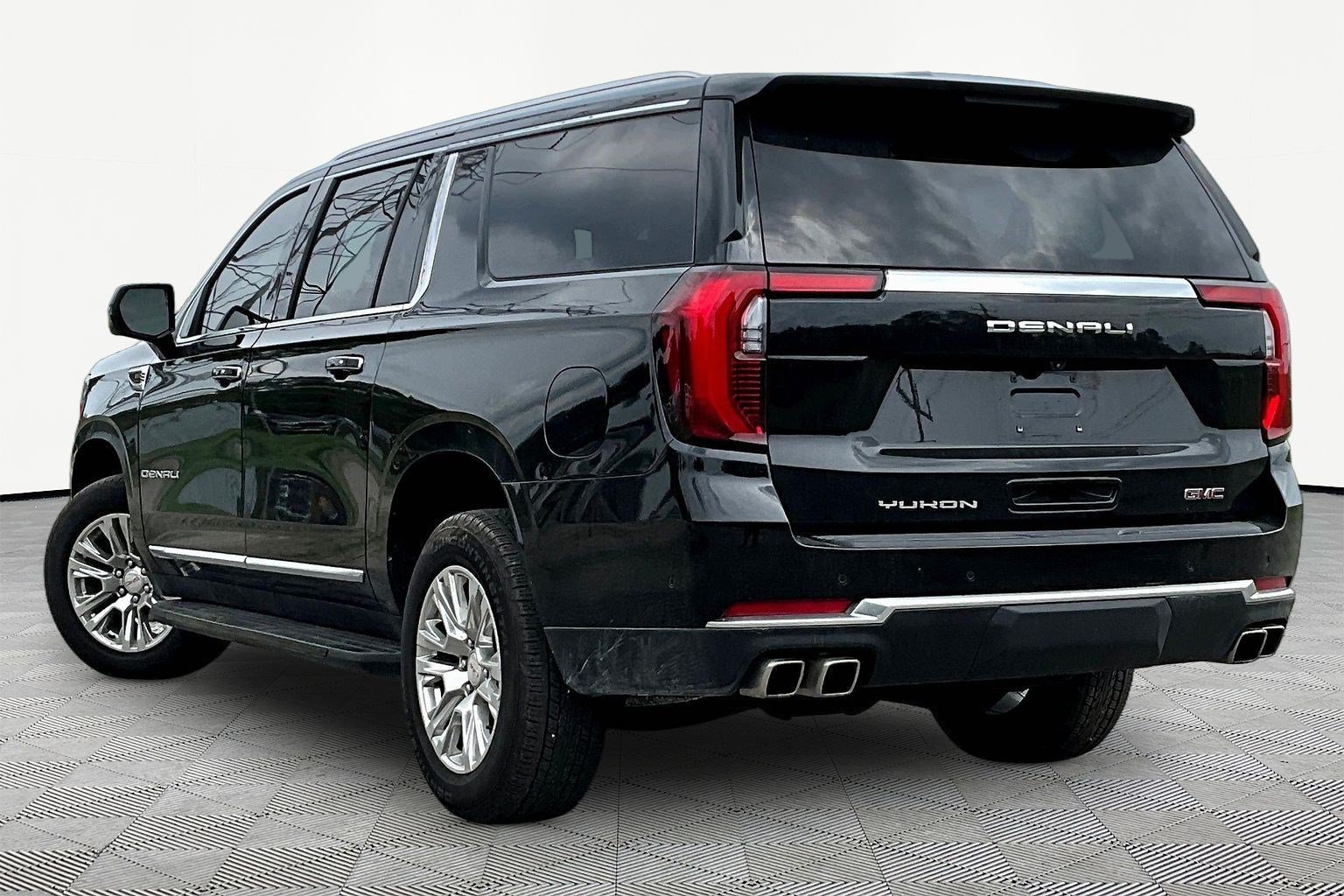 Used 2025 GMC Yukon XL Denali AWD/4WD image 13