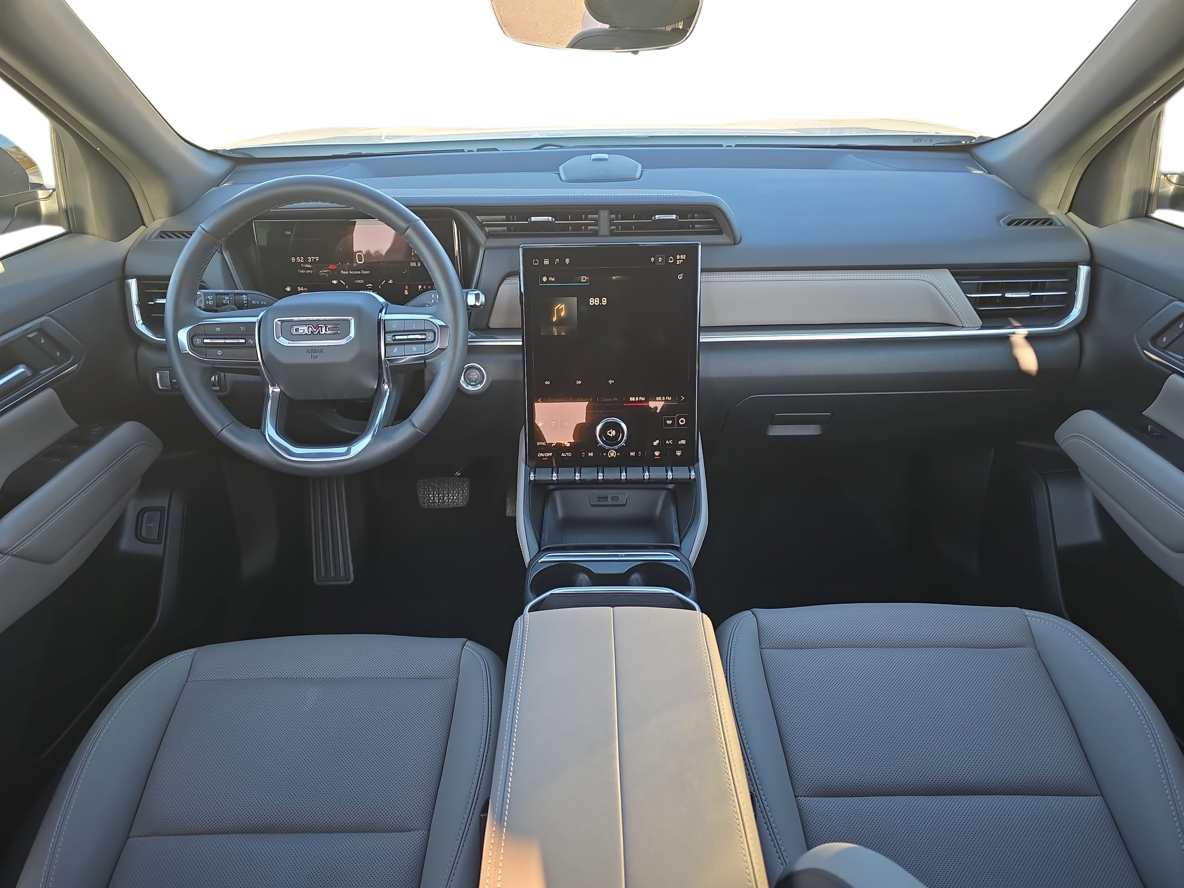 Used 2026 GMC Terrain Elevation w/ Elevation Premium Package image 9