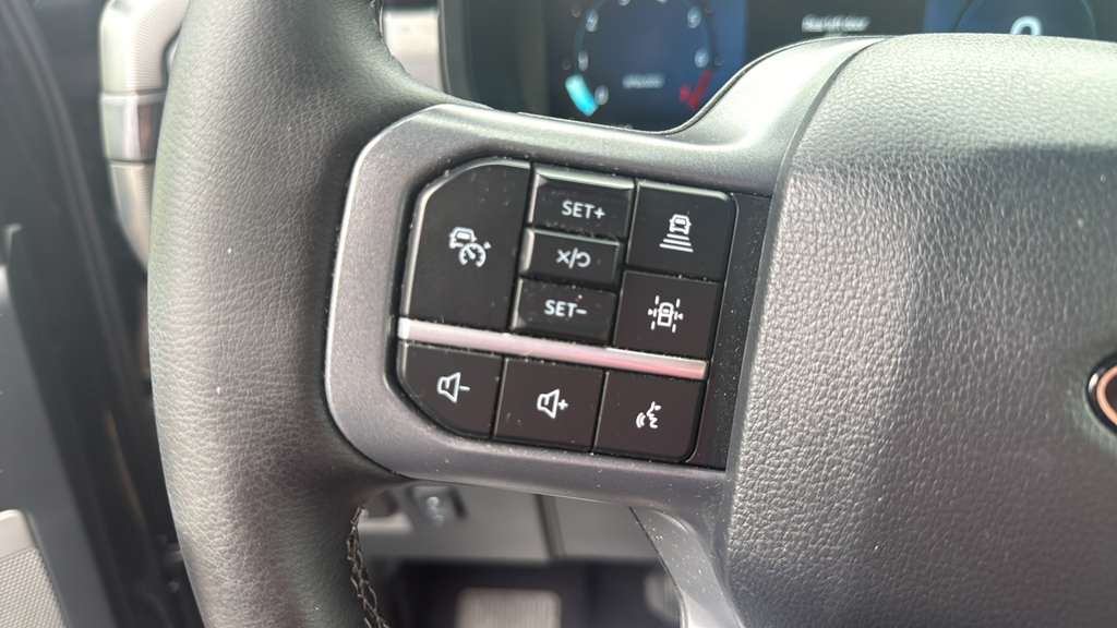 Used 2025 Ford F150 Lariat AWD/4WD image 16