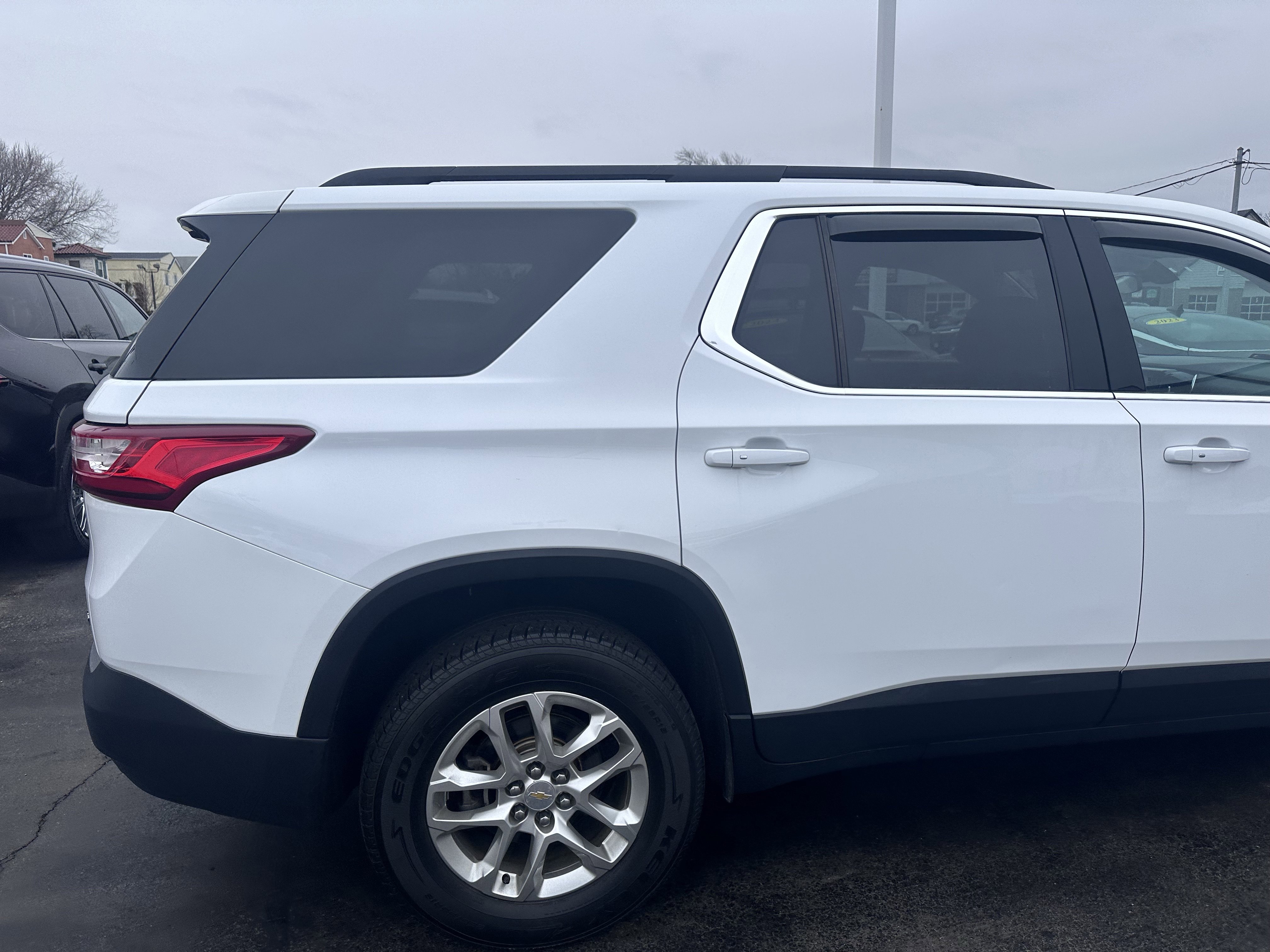 Used 2020 Chevrolet Traverse LT image 11