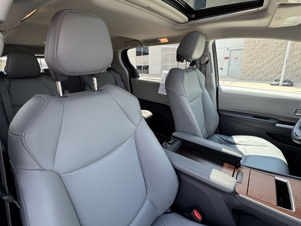 Used 2021 Toyota Sienna XLE w/ XLE Plus Package AWD/4WD image 38