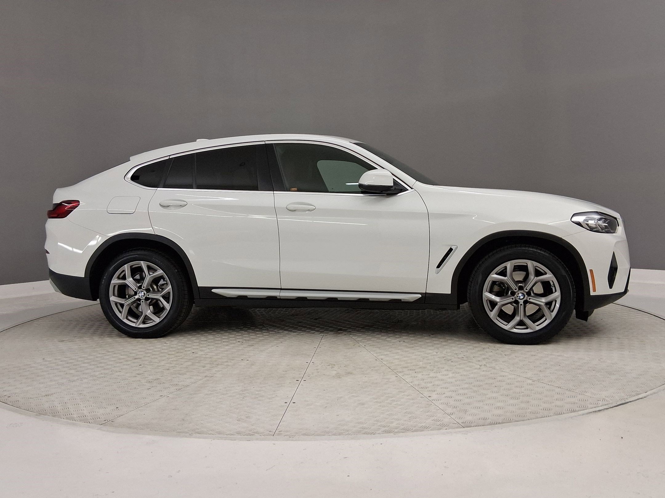 Certified 2023 BMW X4 xDrive30i w/ Convenience Package image 5