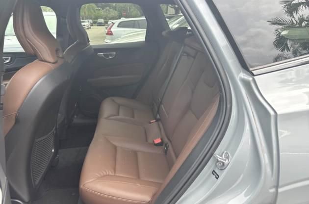 Used 2024 Volvo XC60 B5 Plus AWD/4WD image 3