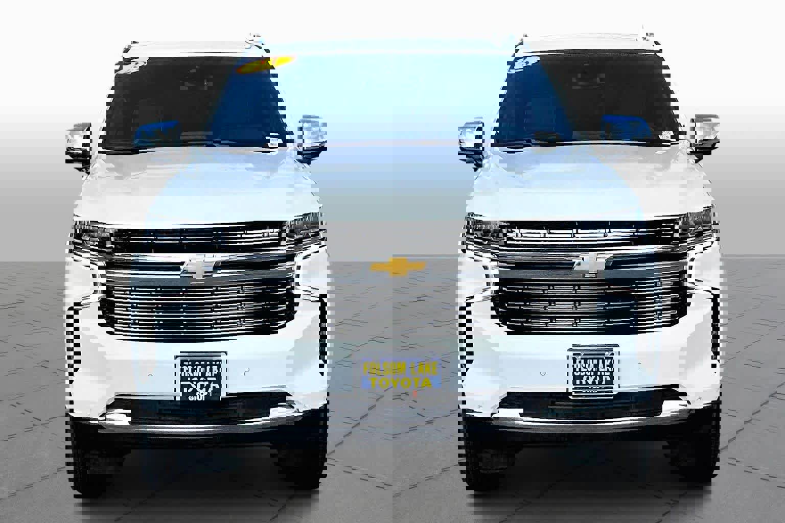 Used 2023 Chevrolet Suburban Premier image 3