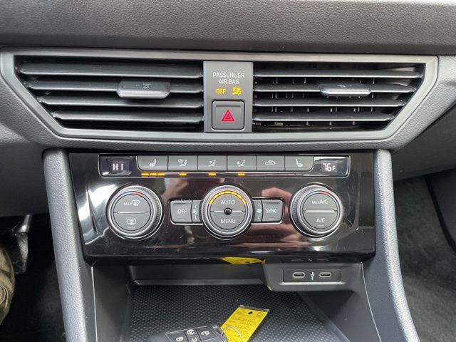 Used 2023 Volkswagen Jetta SE image 15