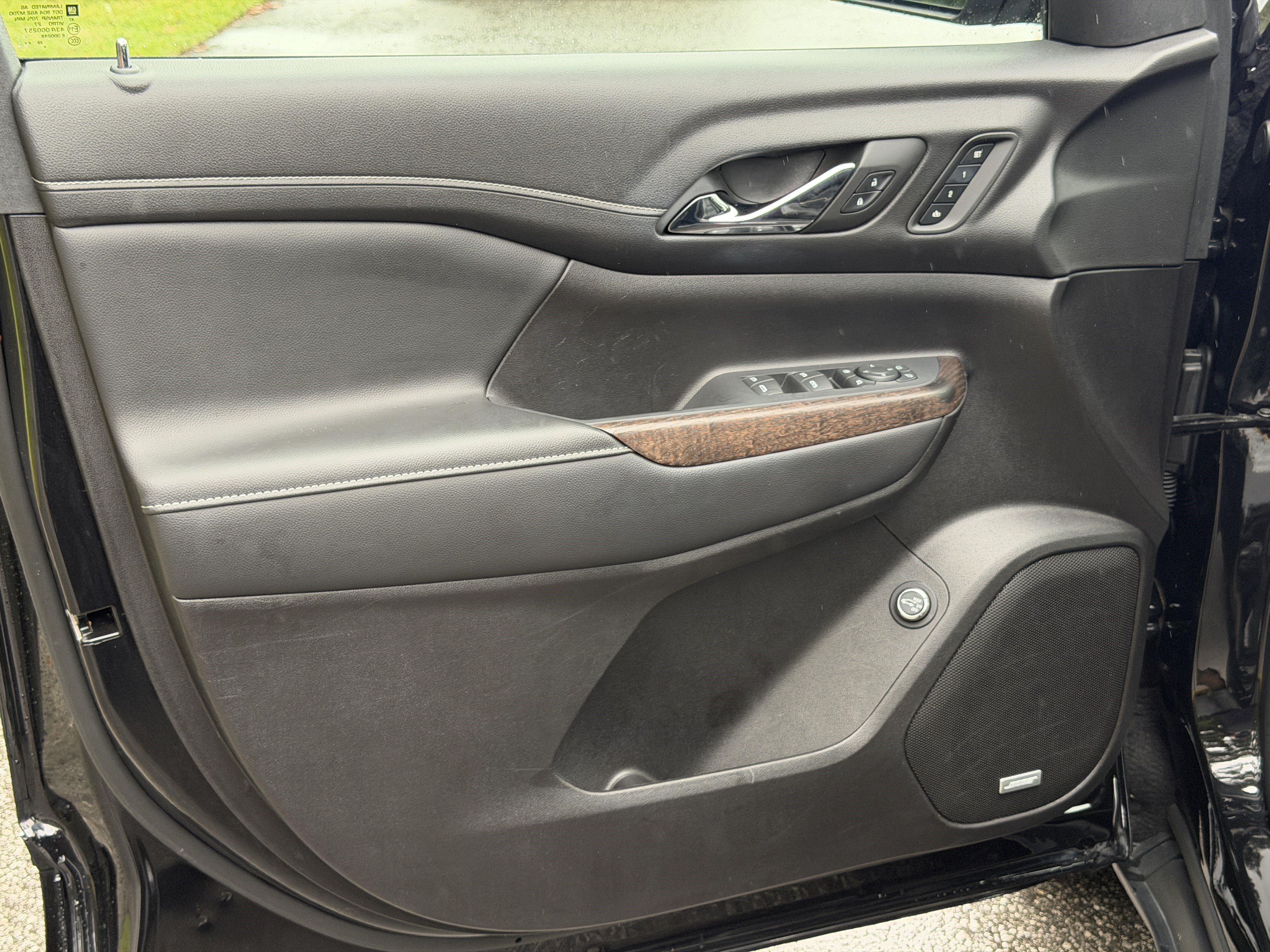 Used 2023 GMC Acadia Denali w/ Black Diamond Edition FWD image 13