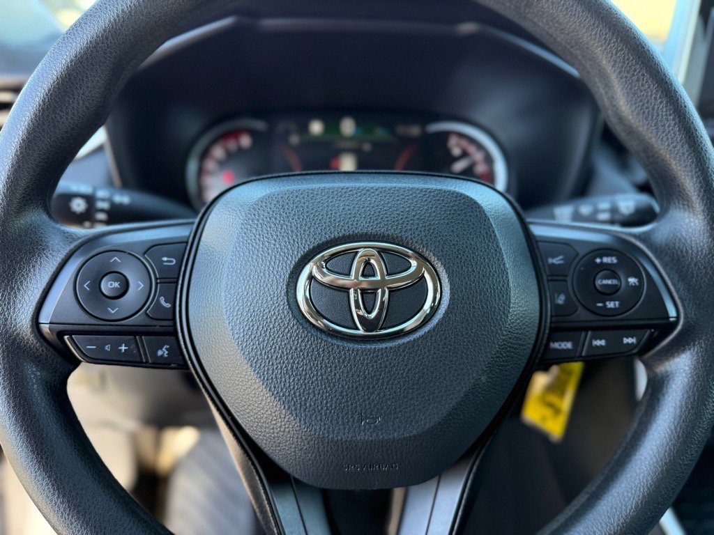 Used 2024 Toyota RAV4 LE image 31