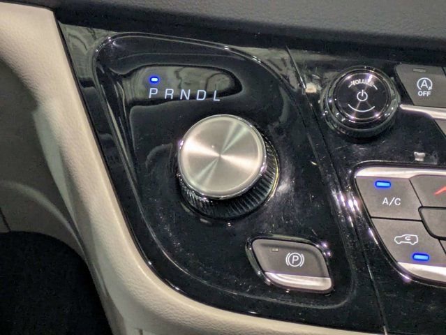 Used 2023 Chrysler Pacifica Touring-L FWD image 21