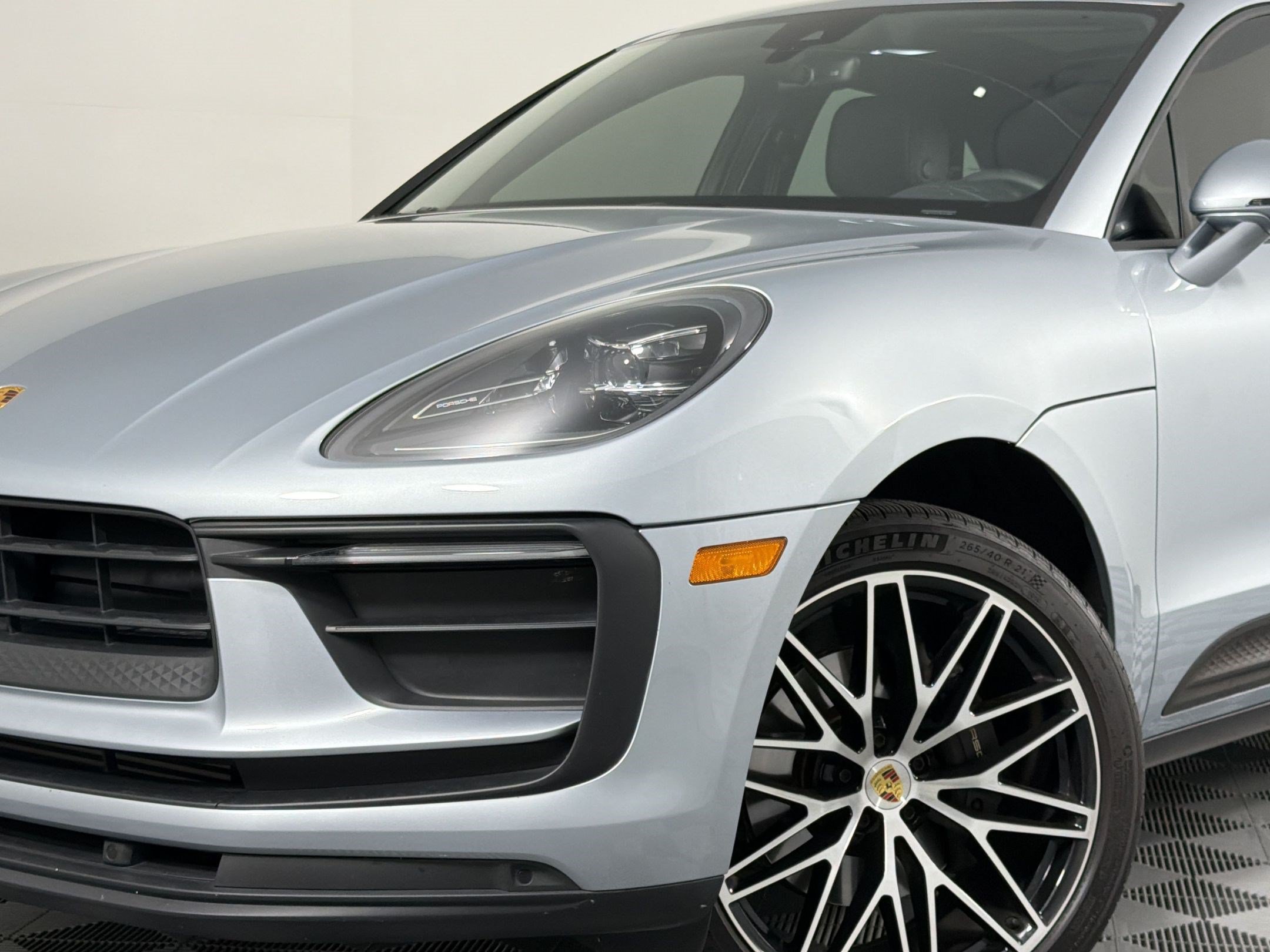 Certified 2024 Porsche Macan AWD/4WD image 27